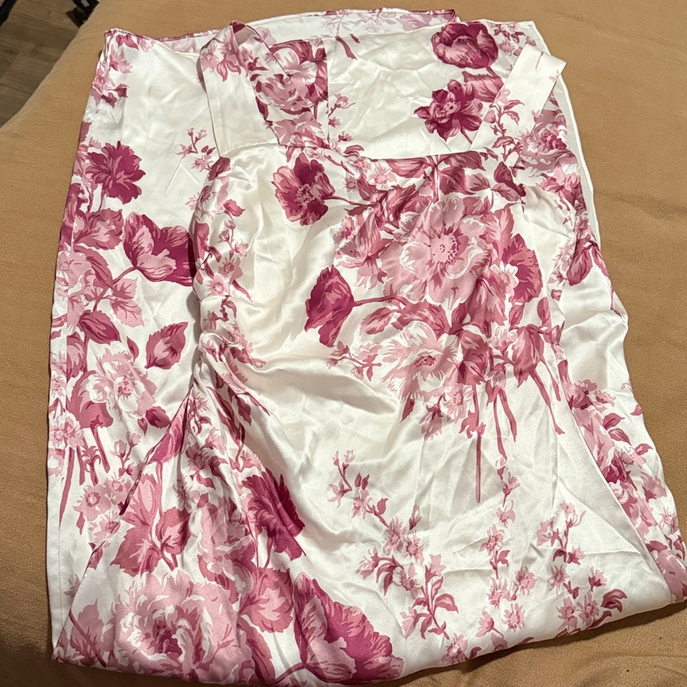 Reformation Earl Silk Maxi Dress Crista
Pink Floral - Picture 4 of 9